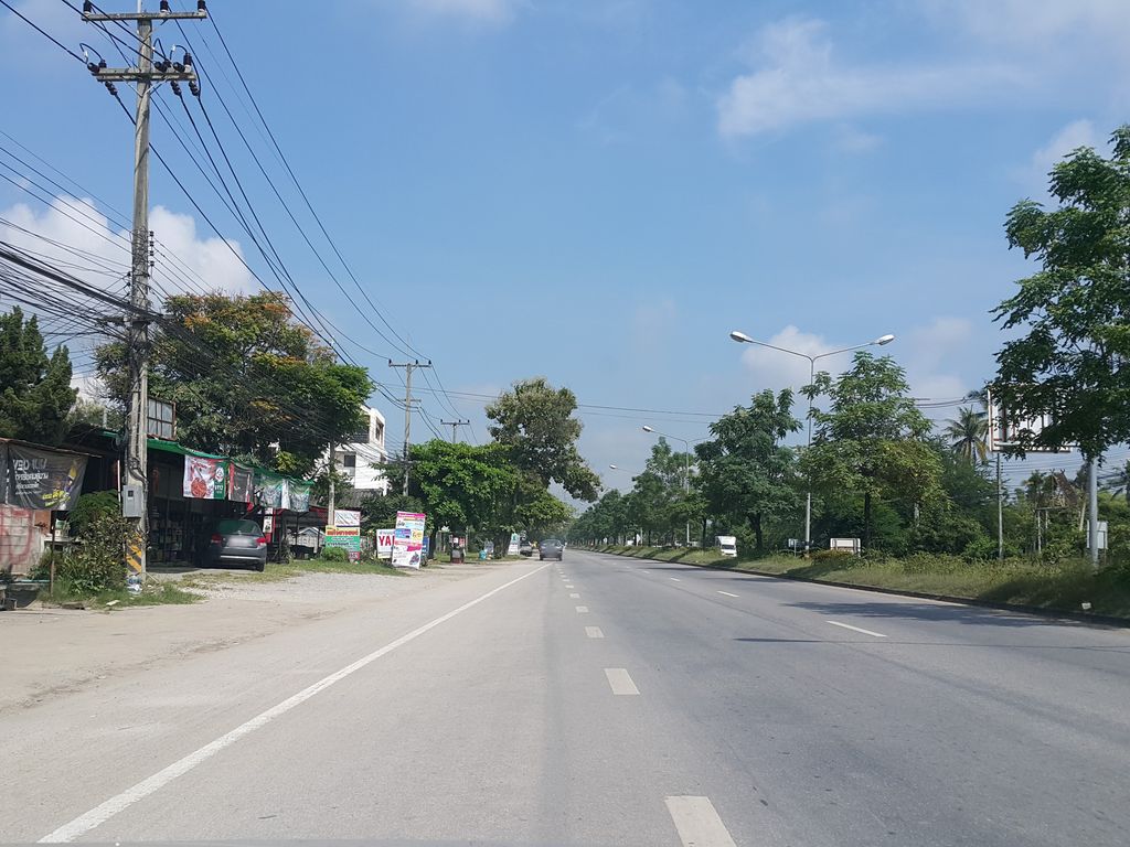 ภาพถนนตรงที่ Castrol Bike Point ตั้งอยู่ ถ่ายโดย jrcarlsen พ.ศ. 2558 (2015) · A street-level view of where Castrol Bike Point stands, by jrcarlsen in 2558 (2015)