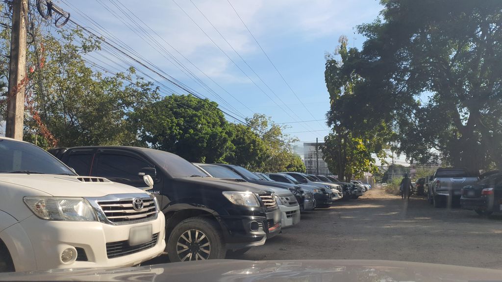 ภาพถนนตรงที่ ที่จอดรถ · ย่านแม่ริม ตั้งอยู่ ถ่ายโดย jrcarlsen พ.ศ. 2565 (2022) · A street-level view of where Parking · Mae Rim stands, by jrcarlsen in 2565 (2022)