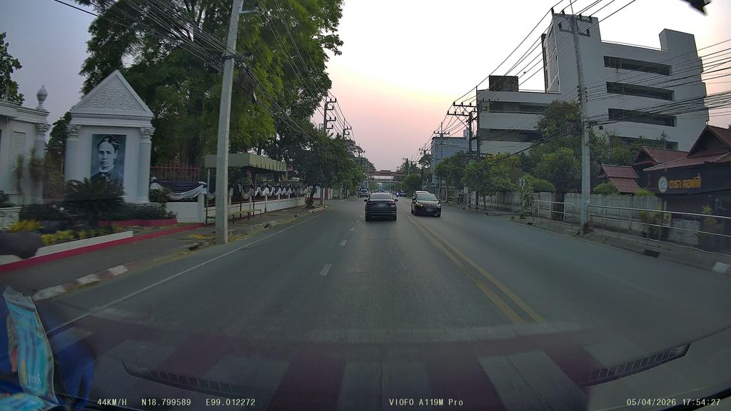ภาพถนนตรงที่ ที่จอดรถ · นอกเวียง ทางตะวันออกเฉียงเหนือ ห่างคูเมือง 2.0 กม. ตั้งอยู่ ถ่ายโดย ThailandCambodia พ.ศ. 2569 (2026) · A street-level view of where Parking · Outside the moat to the north-east, 2.0 km from the water stands, by ThailandCambodia in 2569 (2026)