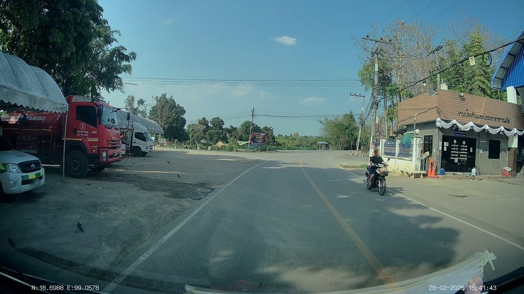 ภาพถนนตรงที่ ที่จอดรถ · ย่านสันกำแพง ตั้งอยู่ ถ่ายโดย ThailandCambodia พ.ศ. 2569 (2026) · A street-level view of where Parking · San Kamphaeng stands, by ThailandCambodia in 2569 (2026)
