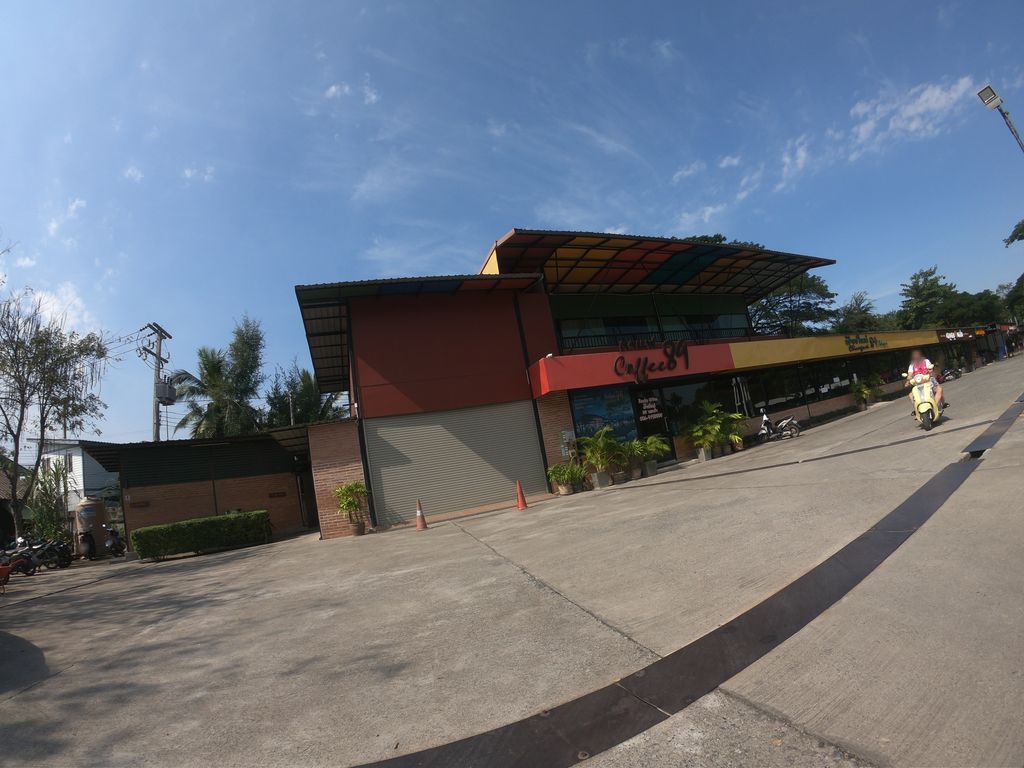 ภาพถนนตรงที่ ที่จอดรถ · ย่านหนองหอย-มหิดล ตั้งอยู่ ถ่ายโดย chanuwath_grab พ.ศ. 2562 (2019) · A street-level view of where Parking · Nong Hoi & the Mahidol road stands, by chanuwath_grab in 2562 (2019)