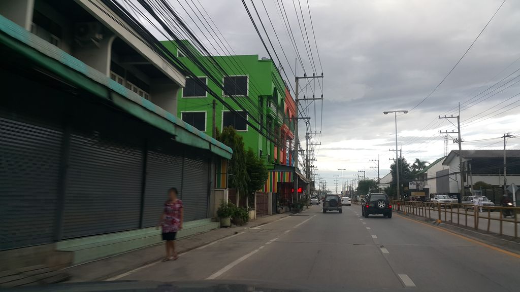ภาพถนนตรงที่ Yamaha ตั้งอยู่ ถ่ายโดย jrcarlsen พ.ศ. 2560 (2017) · A street-level view of where Yamaha stands, by jrcarlsen in 2560 (2017)