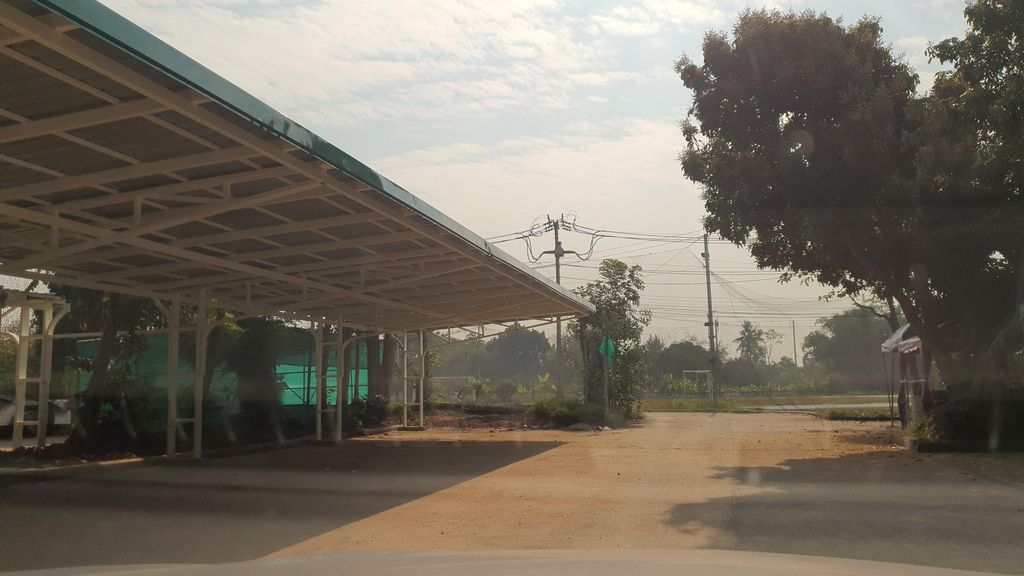 ภาพถนนตรงที่ Agro-Industry Car Parking ตั้งอยู่ ถ่ายโดย jrcarlsen พ.ศ. 2565 (2022) · A street-level view of where Agro-Industry Car Parking stands, by jrcarlsen in 2565 (2022)