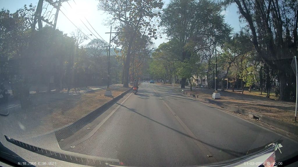 ภาพถนนตรงที่ EE Parking ตั้งอยู่ ถ่ายโดย ThailandCambodia พ.ศ. 2569 (2026) · A street-level view of where EE Parking stands, by ThailandCambodia in 2569 (2026)