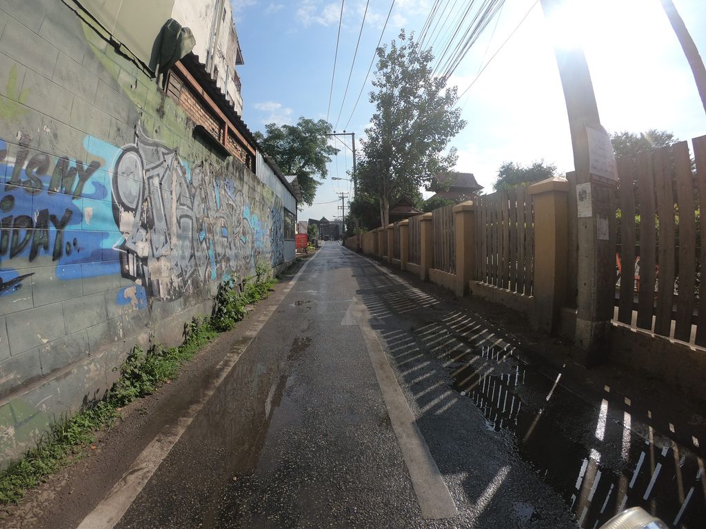 ภาพถนนตรงที่ ลานจอดรถ · นอกเวียง ทางตะวันออก ห่างคูเมือง 1.1 กม. ตั้งอยู่ ถ่ายโดย chanuwath_grab พ.ศ. 2562 (2019) · A street-level view of where Car park · Outside the moat to the east, 1.1 km from the water stands, by chanuwath_grab in 2562 (2019)