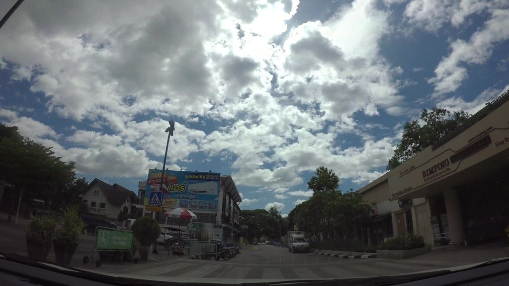 ภาพถนนตรงที่ ลานจอดรถ · นอกเวียง ทางตะวันออก ห่างคูเมือง 1.4 กม. ตั้งอยู่ ถ่ายโดย kaart_3 พ.ศ. 2562 (2019) · A street-level view of where Car park · Outside the moat to the east, 1.4 km from the water stands, by kaart_3 in 2562 (2019)