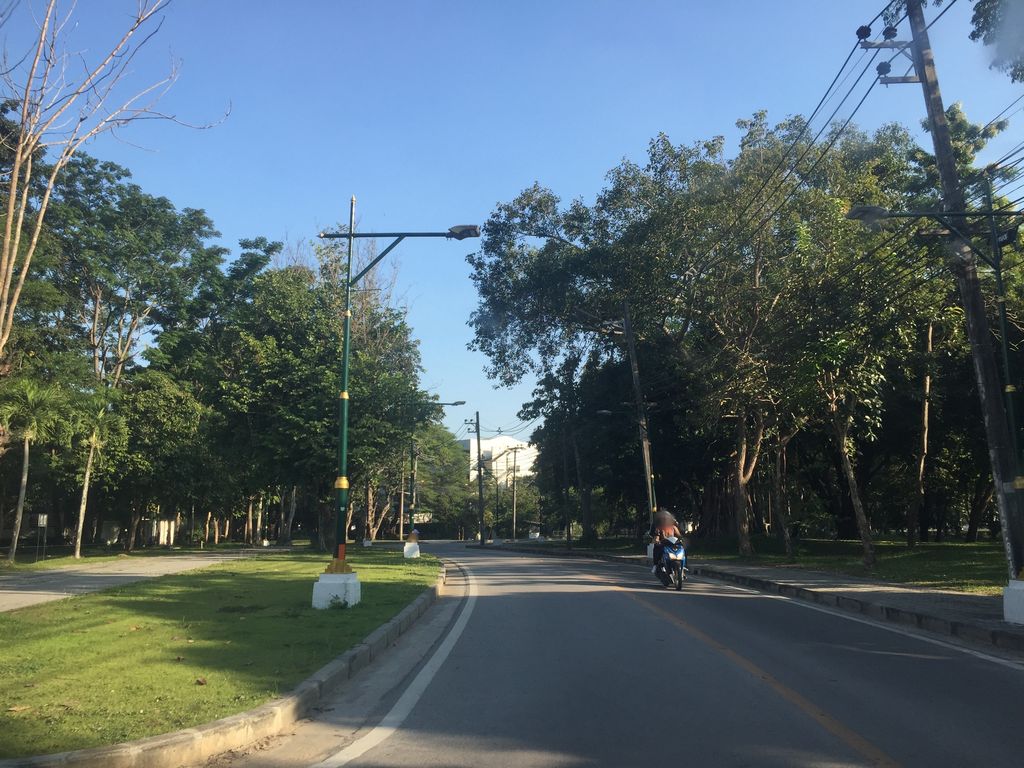 ภาพถนนตรงที่ 7th Male Dormitory ตั้งอยู่ ถ่ายโดย kyoko พ.ศ. 2561 (2018) · A street-level view of where 7th Male Dormitory stands, by kyoko in 2561 (2018)