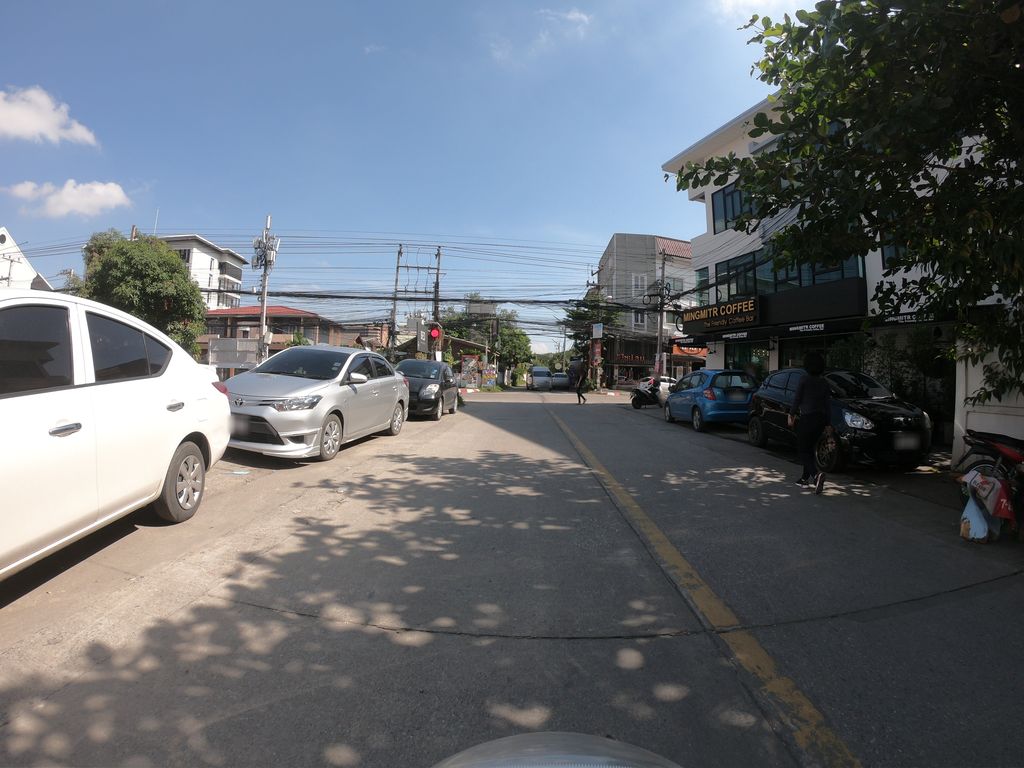 ภาพถนนตรงที่ ที่จอดรถร้านสุขเกษม ตั้งอยู่ ถ่ายโดย chanuwath_grab พ.ศ. 2562 (2019) · A street-level view of where Sukkasem Cafe Parking Lot stands, by chanuwath_grab in 2562 (2019)