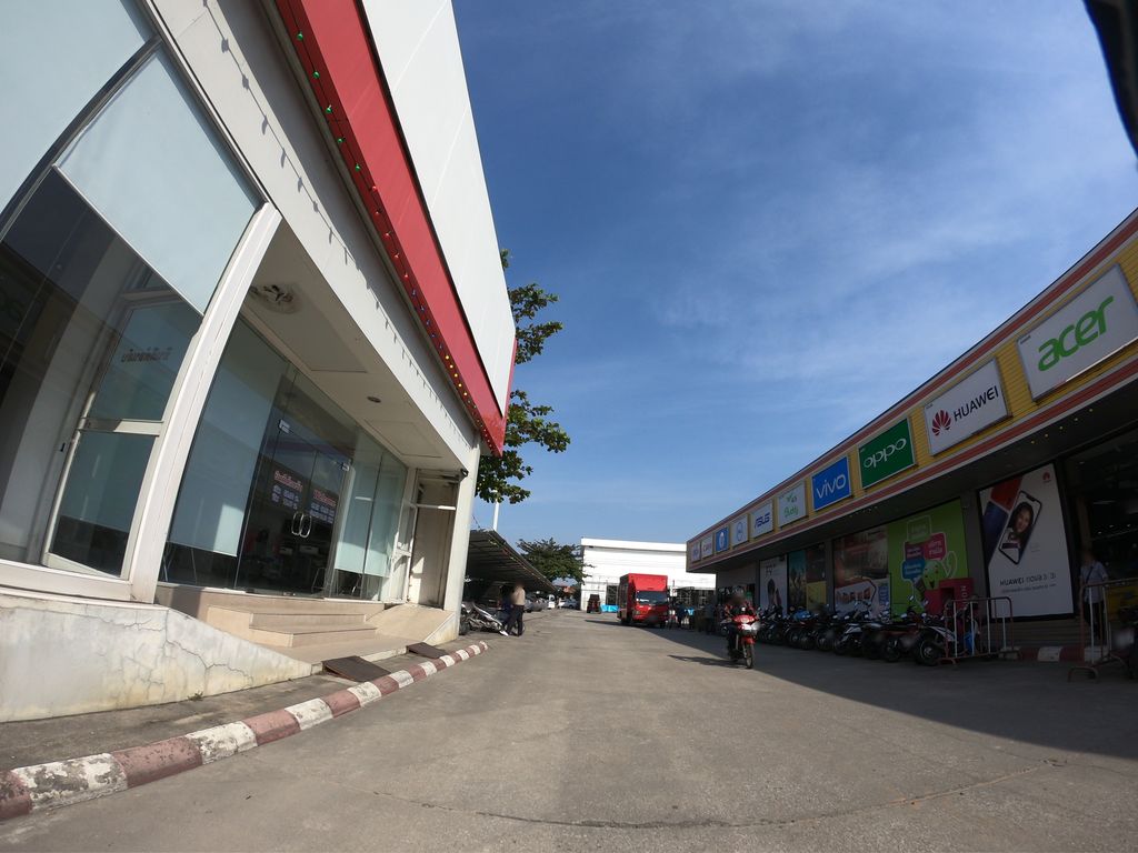 ภาพถนนตรงที่ Honda Shop ตั้งอยู่ ถ่ายโดย chanuwath_grab พ.ศ. 2562 (2019) · A street-level view of where Honda Shop stands, by chanuwath_grab in 2562 (2019)