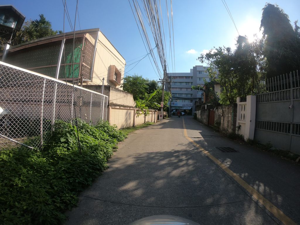ภาพถนนตรงที่ YMCA ตั้งอยู่ ถ่ายโดย chanuwath_grab พ.ศ. 2562 (2019) · A street-level view of where YMCA stands, by chanuwath_grab in 2562 (2019)