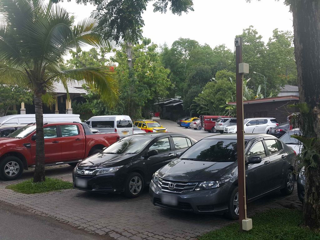 ภาพถนนตรงที่ ที่จอดรถ · ย่านแม่ริม ตั้งอยู่ ถ่ายโดย jrcarlsen พ.ศ. 2558 (2015) · A street-level view of where Parking · Mae Rim stands, by jrcarlsen in 2558 (2015)