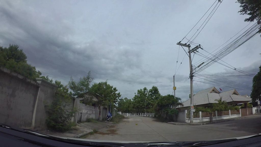 ภาพถนนตรงที่ ที่จอดรถ · ห่างประตูท่าแพ 4.5 กม. ทางใต้ ตั้งอยู่ ถ่ายโดย kaart_3 พ.ศ. 2562 (2019) · A street-level view of where Parking · 4.5 km south of Tha Phae Gate stands, by kaart_3 in 2562 (2019)