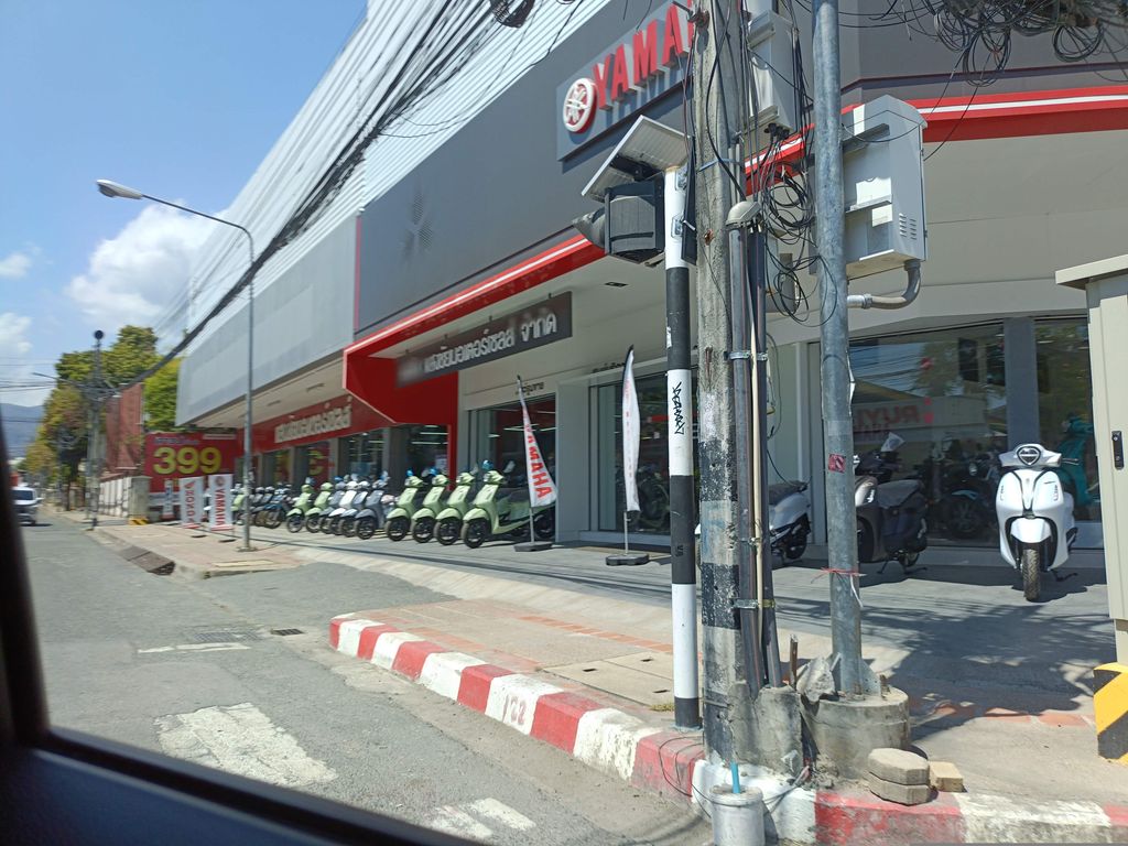 ภาพถนนตรงที่ Yamaha Square ตั้งอยู่ ถ่ายโดย skillsy พ.ศ. 2568 (2025) · A street-level view of where Yamaha Square stands, by skillsy in 2568 (2025)