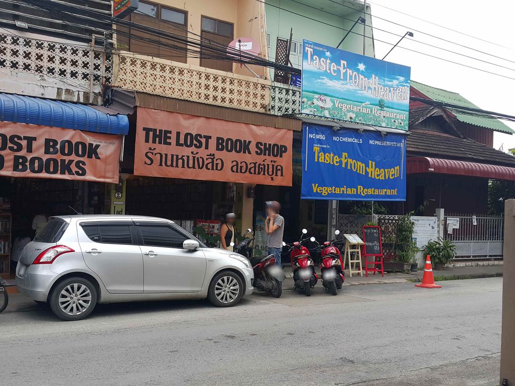 ภาพถนนตรงที่ Toon's Bike Rental ตั้งอยู่ ถ่ายโดย jrcarlsen พ.ศ. 2558 (2015) · A street-level view of where Toon's Bike Rental stands, by jrcarlsen in 2558 (2015)