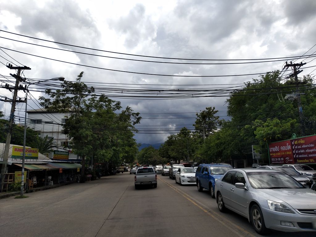 ภาพถนนตรงที่ สำนักงานแขวงนครพิงค์ ตั้งอยู่ ถ่ายโดย khaojao พ.ศ. 2561 (2018) · A street-level view of where สำนักงานแขวงนครพิงค์ · Samnakngan Khwaengnakhraphing stands, by khaojao in 2561 (2018)