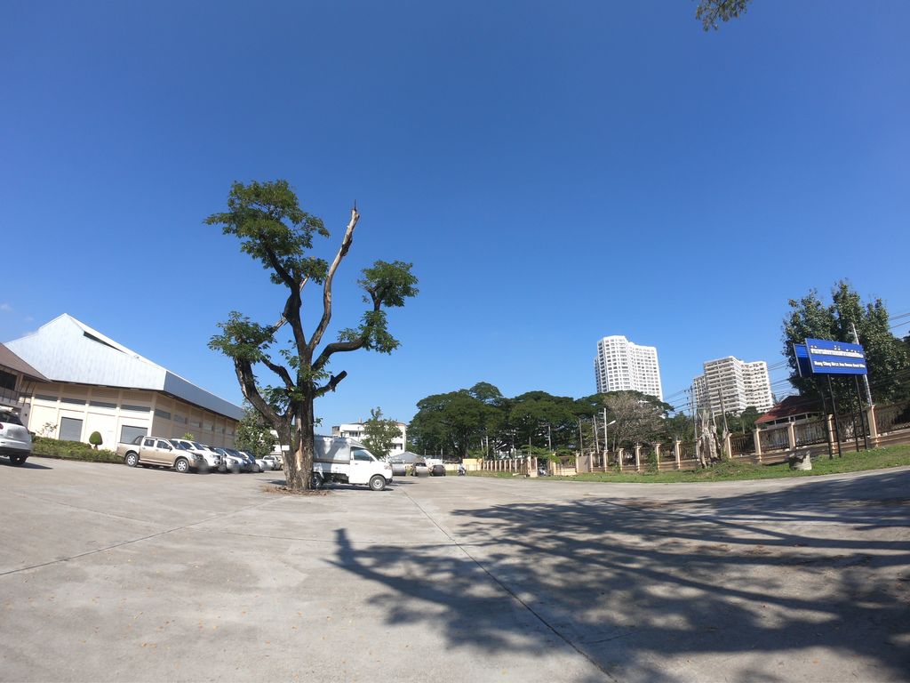 ภาพถนนตรงที่ สำนักงานสรรพากรพื้นที่สาขาเมืองเชียงใหม่ 1 ตั้งอยู่ ถ่ายโดย chanuwath_grab พ.ศ. 2562 (2019) · A street-level view of where สำนักงานสรรพากรพื้นที่สาขาเมืองเชียงใหม่ 1 · Samnakngan Sonphak Phuenthi Sakha Mueang Chiang Mai 1 stands, by chanuwath_grab in 2562 (2019)