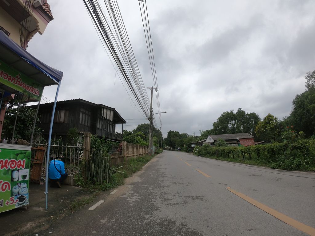 ภาพถนนตรงที่ โรงเรียนการจัดการโรงแรม และการท่องเที่ยว ตั้งอยู่ ถ่ายโดย chanuwath_grab พ.ศ. 2562 (2019) · A street-level view of where Hotel And Tourism Managament School stands, by chanuwath_grab in 2562 (2019)