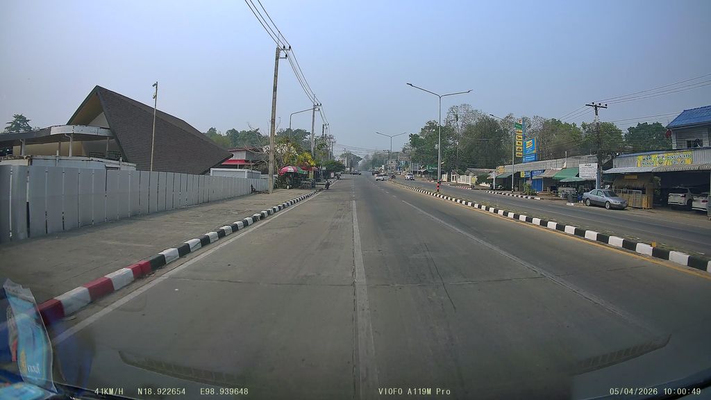 ภาพถนนตรงที่ ที่จอดรถ · ย่านแม่ริม ตั้งอยู่ ถ่ายโดย ThailandCambodia พ.ศ. 2569 (2026) · A street-level view of where Parking · Mae Rim stands, by ThailandCambodia in 2569 (2026)