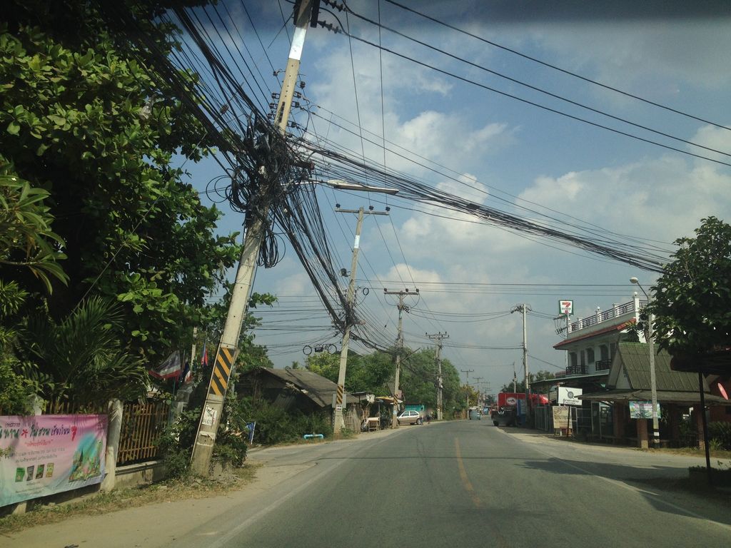 ภาพถนนตรงที่ กศน. ขัวมุง ตั้งอยู่ ถ่ายโดย jimwatana พ.ศ. 2558 (2015) · A street-level view of where กศน. ขัวมุง · Kason. Khua Mung stands, by jimwatana in 2558 (2015)