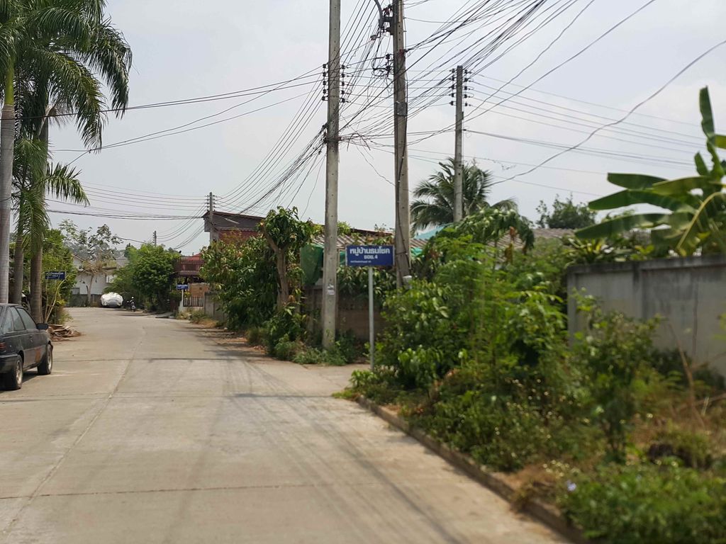 ภาพถนนตรงที่ i blue cottage ตั้งอยู่ ถ่ายโดย jrcarlsen พ.ศ. 2558 (2015) · A street-level view of where i blue cottage stands, by jrcarlsen in 2558 (2015)