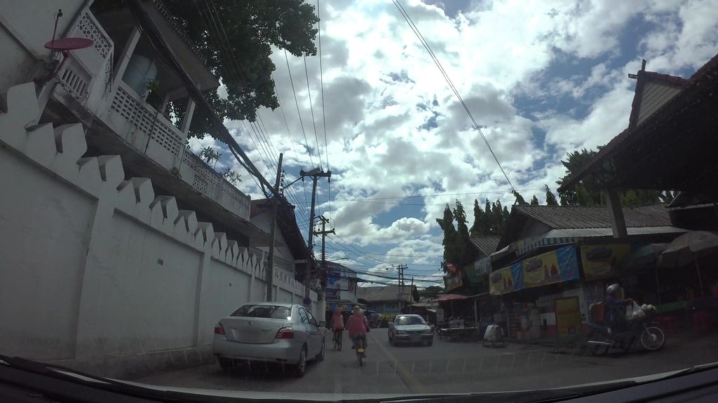 ภาพถนนตรงที่ กาดทองคำ ย่านสันป่าข่อย ตั้งอยู่ ถ่ายโดย kaart_3 พ.ศ. 2562 (2019) · A street-level view of where กาดทองคำ ย่านสันป่าข่อย · Kat Thong Kham Yan San Pa Khoi stands, by kaart_3 in 2562 (2019)