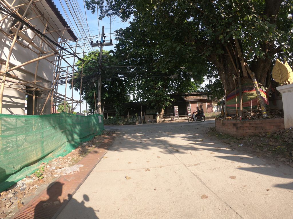 ภาพถนนตรงที่ 70 LOVER ตั้งอยู่ ถ่ายโดย chanuwath_grab พ.ศ. 2562 (2019) · A street-level view of where 70 LOVER stands, by chanuwath_grab in 2562 (2019)