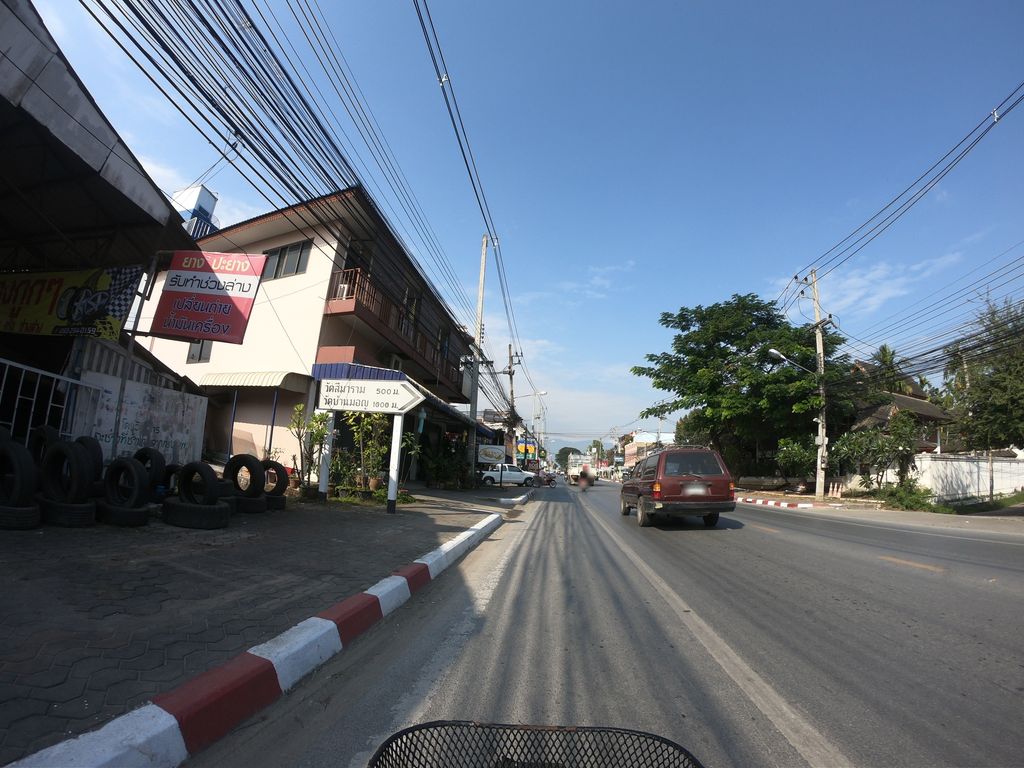 ภาพถนนตรงที่ Commercial Kraft ตั้งอยู่ ถ่ายโดย chanuwath_grab พ.ศ. 2562 (2019) · A street-level view of where Commercial Kraft stands, by chanuwath_grab in 2562 (2019)