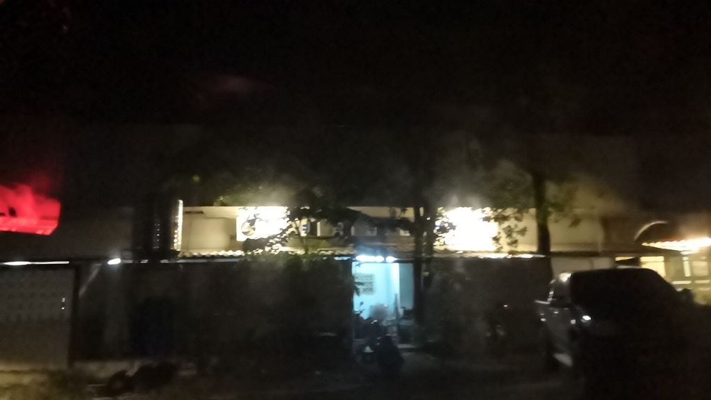 ภาพถนนตรงที่ Standard Tour Thailand ตั้งอยู่ ถ่ายโดย charlesano พ.ศ. 2561 (2018) · A street-level view of where Standard Tour Thailand stands, by charlesano in 2561 (2018)
