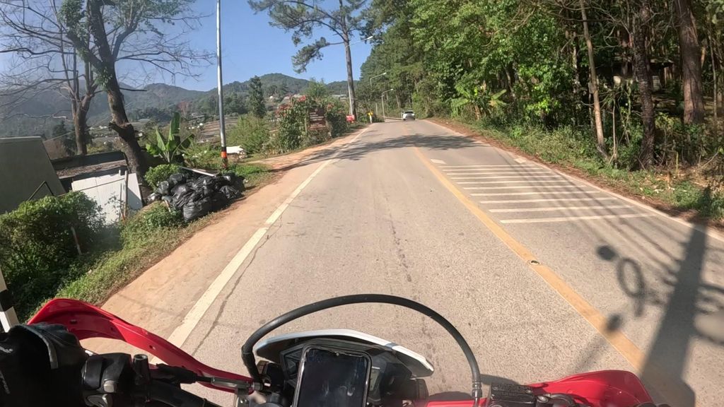 ภาพถนนตรงที่ Inthanon Mountain Camp ตั้งอยู่ ถ่ายโดย julcnx พ.ศ. 2567 (2024) · A street-level view of where Inthanon Mountain Camp stands, by julcnx in 2567 (2024)