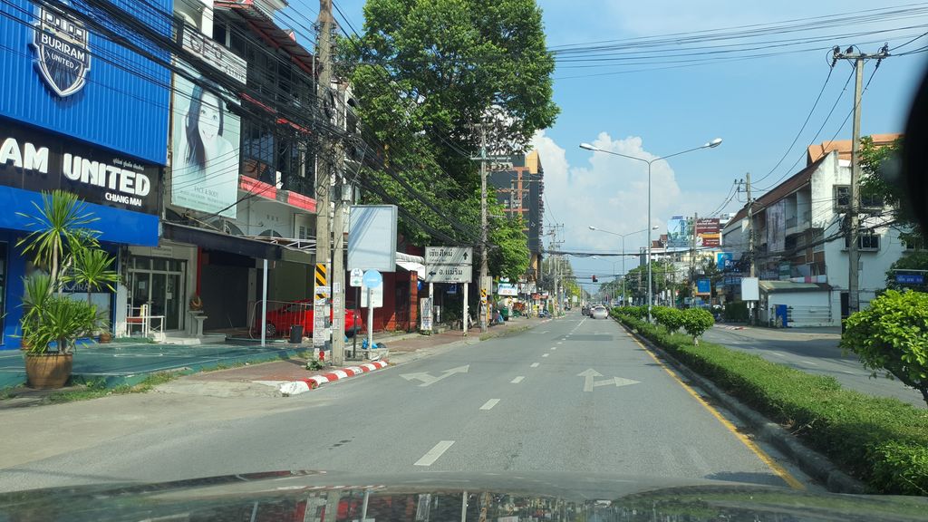 ภาพถนนตรงที่ Everyday Clinic ตั้งอยู่ ถ่ายโดย jrcarlsen พ.ศ. 2564 (2021) · A street-level view of where Everyday Clinic stands, by jrcarlsen in 2564 (2021)