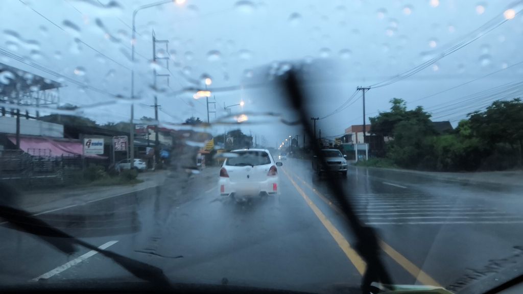 ภาพถนนตรงที่ อู่สมบัติ ตั้งอยู่ ถ่ายโดย charlesano พ.ศ. 2561 (2018) · A street-level view of where อู่สมบัติ · Utmabati stands, by charlesano in 2561 (2018)