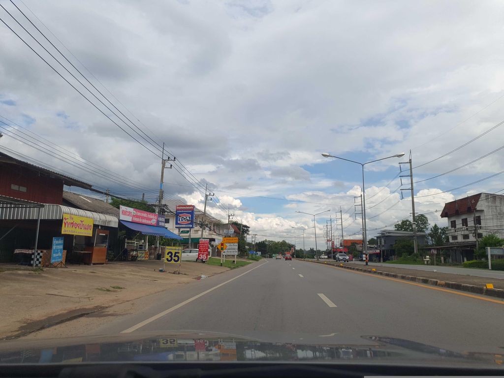 ภาพถนนตรงที่ ขายดียูสคาร์ ตั้งอยู่ ถ่ายโดย jrcarlsen พ.ศ. 2566 (2023) · A street-level view of where ขายดียูสคาร์ · Khaidiyutkha stands, by jrcarlsen in 2566 (2023)