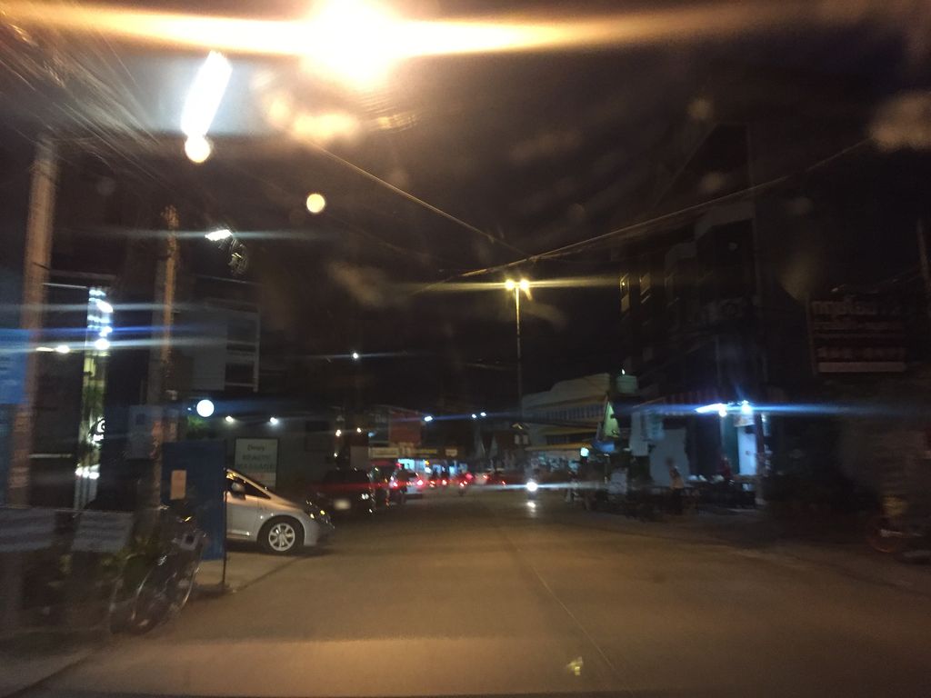 ภาพถนนตรงที่ Beauty Nail & Spa ตั้งอยู่ ถ่ายโดย kyoko พ.ศ. 2561 (2018) · A street-level view of where Beauty Nail & Spa stands, by kyoko in 2561 (2018)