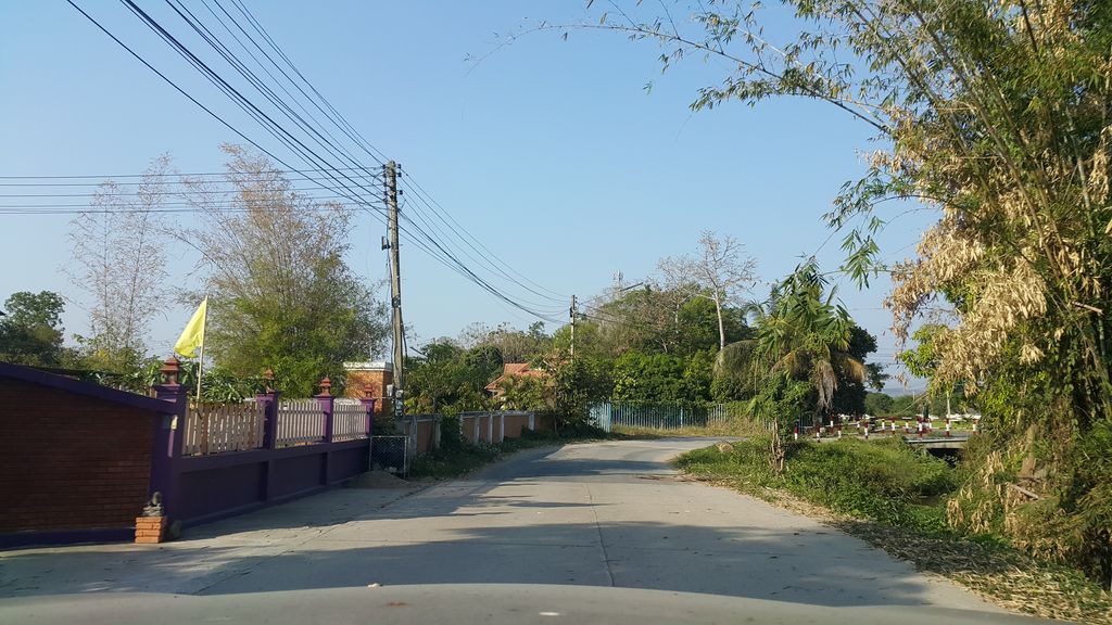 ภาพถนนตรงที่ Kafuse Cafe ตั้งอยู่ ถ่ายโดย jrcarlsen พ.ศ. 2560 (2017) · A street-level view of where Kafuse Cafe stands, by jrcarlsen in 2560 (2017)