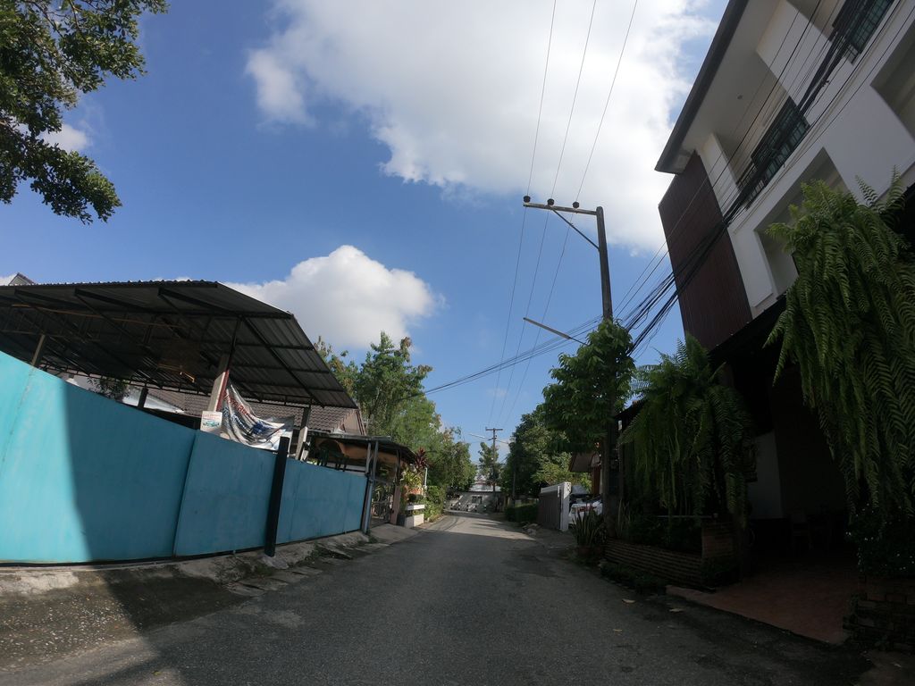 ภาพถนนตรงที่ JY House ตั้งอยู่ ถ่ายโดย chanuwath_grab พ.ศ. 2562 (2019) · A street-level view of where JY House stands, by chanuwath_grab in 2562 (2019)