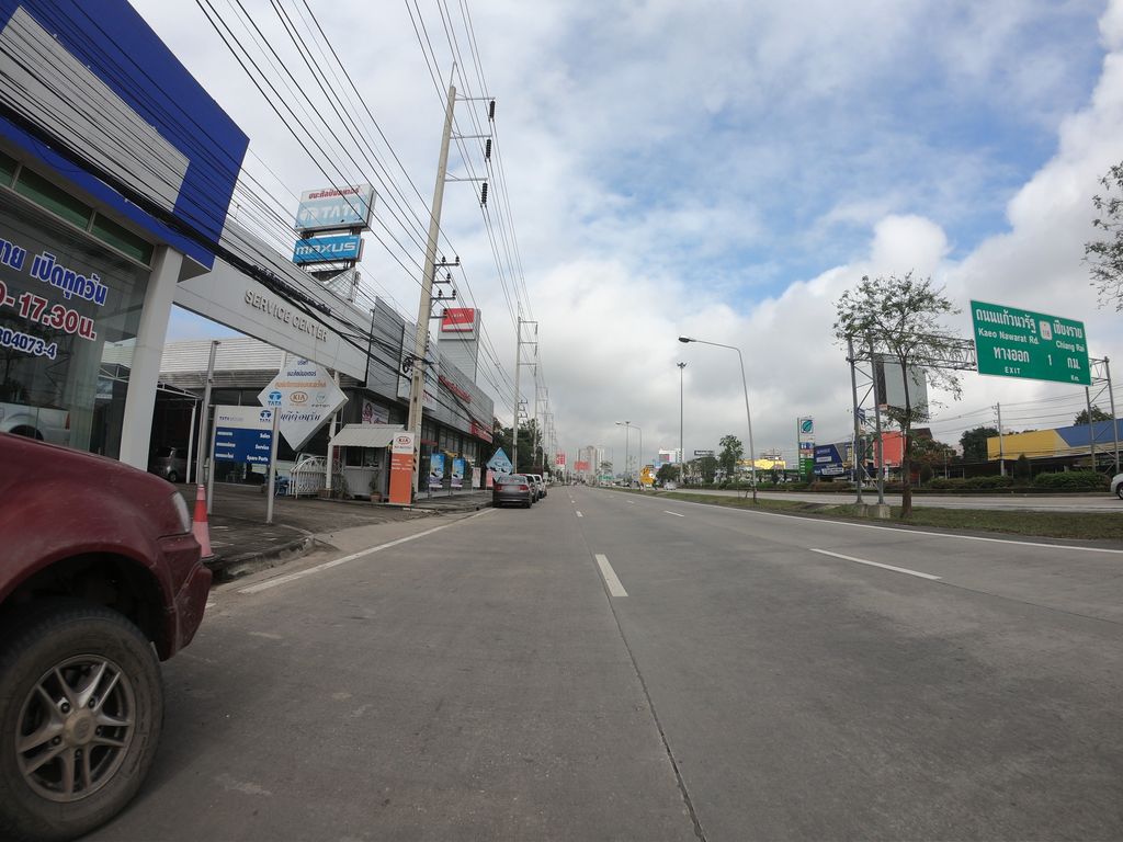 ภาพถนนตรงที่ ชนะศิลป์มอเตอร์ ตั้งอยู่ ถ่ายโดย chanuwath_grab พ.ศ. 2562 (2019) · A street-level view of where ชนะศิลป์มอเตอร์ · Chana Sin Motor stands, by chanuwath_grab in 2562 (2019)
