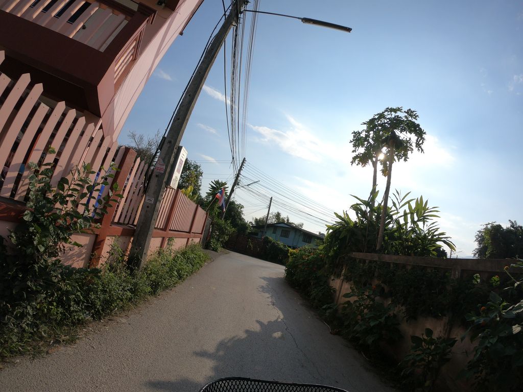 ภาพถนนตรงที่ บ้านสวน อาหารตามสั่ง และเครื่องดื่ม ตั้งอยู่ ถ่ายโดย chanuwath_grab พ.ศ. 2562 (2019) · A street-level view of where บ้านสวน อาหารตามสั่ง และเครื่องดื่ม · Ban Suan Ahantamsang Lae Khrueangduem stands, by chanuwath_grab in 2562 (2019)