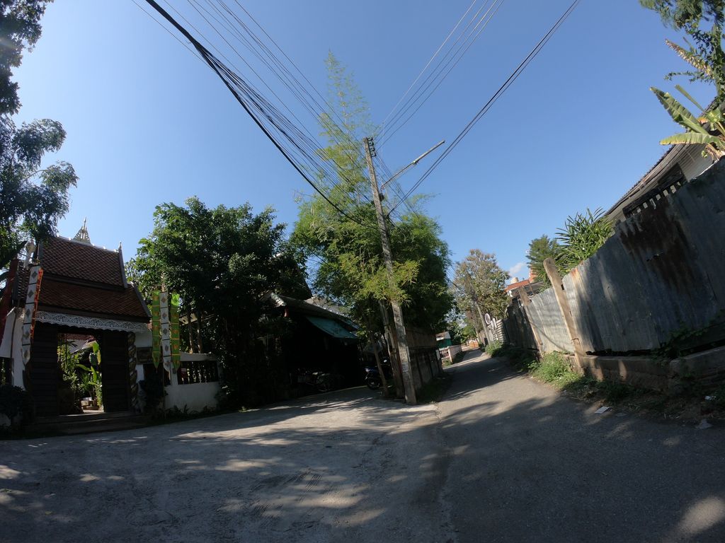 ภาพถนนตรงที่ Kluay Pa Cafe ตั้งอยู่ ถ่ายโดย chanuwath_grab พ.ศ. 2562 (2019) · A street-level view of where Kluay Pa Cafe stands, by chanuwath_grab in 2562 (2019)