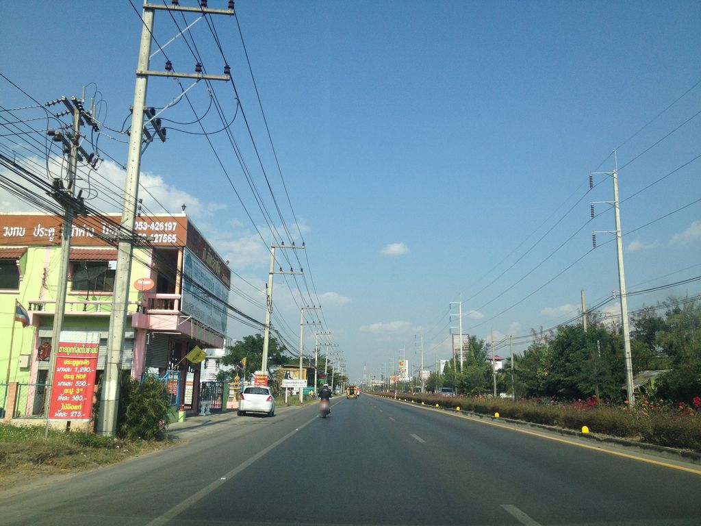 ภาพถนนตรงที่ Kp ก.ภัทร สาขาหางดง เชียงใหม่ ตั้งอยู่ ถ่ายโดย jimwatana พ.ศ. 2558 (2015) · A street-level view of where Kp ก.ภัทร สาขาหางดง เชียงใหม่ · Kp Ka.phat Sakha Hang Dong Chiang Mai stands, by jimwatana in 2558 (2015)