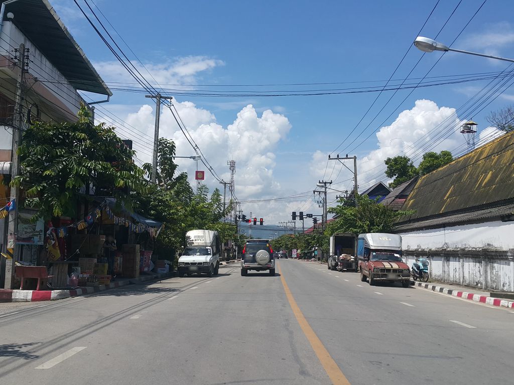 ภาพถนนตรงที่ องค์การบริหารส่วนตำบลโหล่งขอด ตั้งอยู่ ถ่ายโดย jrcarlsen พ.ศ. 2558 (2015) · A street-level view of where องค์การบริหารส่วนตำบลโหล่งขอด · Longkhot Sub-district administrative organisation stands, by jrcarlsen in 2558 (2015)
