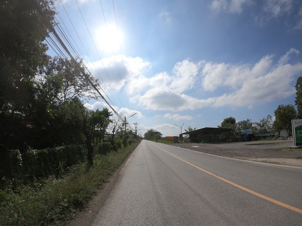 ภาพถนนตรงที่ ไก่ทอดซีเอ็มยู ตั้งอยู่ ถ่ายโดย chanuwath_grab พ.ศ. 2562 (2019) · A street-level view of where ไก่ทอดซีเอ็มยู · Kaithot CM Yu stands, by chanuwath_grab in 2562 (2019)