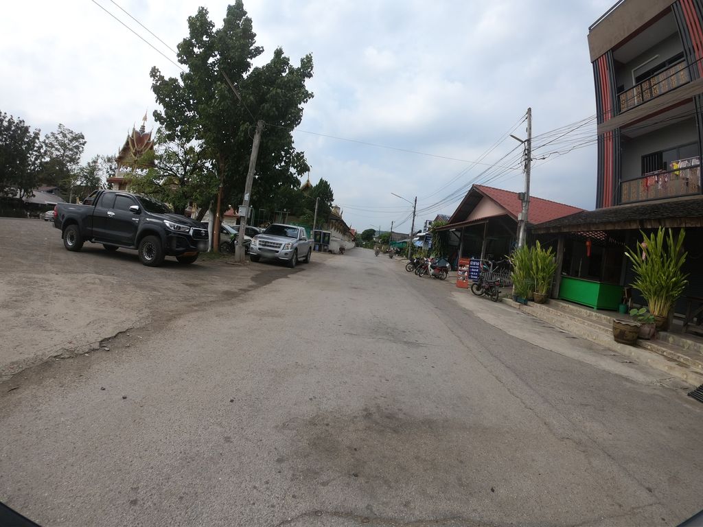 ภาพถนนตรงที่ Sakuna's Pastry ตั้งอยู่ ถ่ายโดย chanuwath_grab พ.ศ. 2562 (2019) · A street-level view of where Sakuna's Pastry stands, by chanuwath_grab in 2562 (2019)