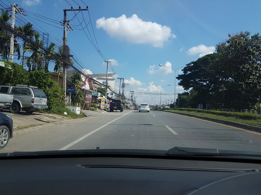 ภาพถนนตรงที่ ผ้าม่านแม่โจ้ ผ้าม่านเชียงใหม่ by ไหมทองผ้าม่าน ตั้งอยู่ ถ่ายโดย ekkarin พ.ศ. 2561 (2018) · A street-level view of where ผ้าม่านแม่โจ้ ผ้าม่านเชียงใหม่ by ไหมทองผ้าม่าน · Phaman Mae Jo Phaman Chiang Mai By Mai Thong Phaman stands, by ekkarin in 2561 (2018)