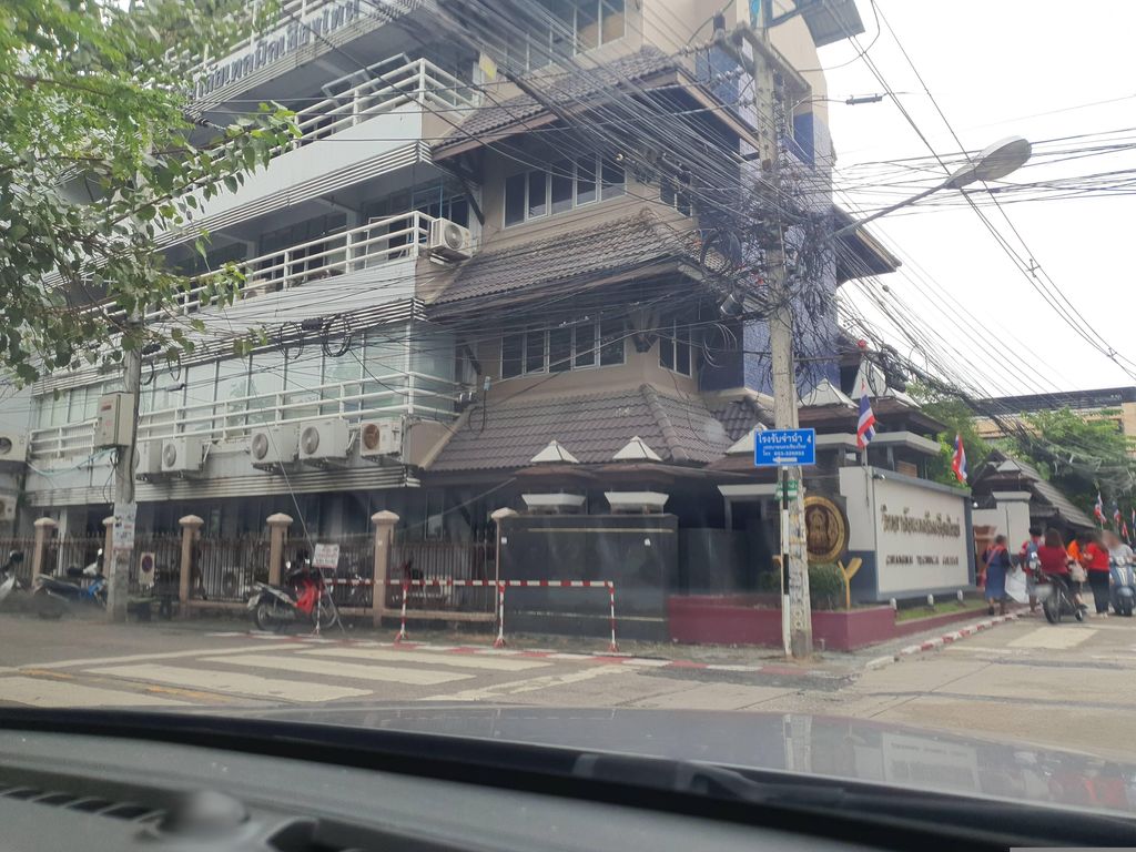 ภาพถนนตรงที่ มันส์ อินเตอร์ ก็อปปี้ ตั้งอยู่ ถ่ายโดย jrcarlsen พ.ศ. 2566 (2023) · A street-level view of where มันส์ อินเตอร์ ก็อปปี้ · Man Inter Kooppi stands, by jrcarlsen in 2566 (2023)
