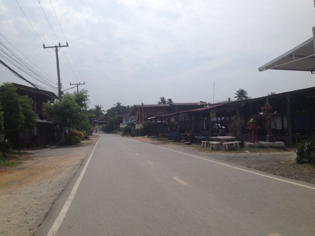 ภาพถนนตรงที่ Cafe 1971 ตั้งอยู่ ถ่ายโดย jimwatana พ.ศ. 2558 (2015) · A street-level view of where Cafe 1971 stands, by jimwatana in 2558 (2015)