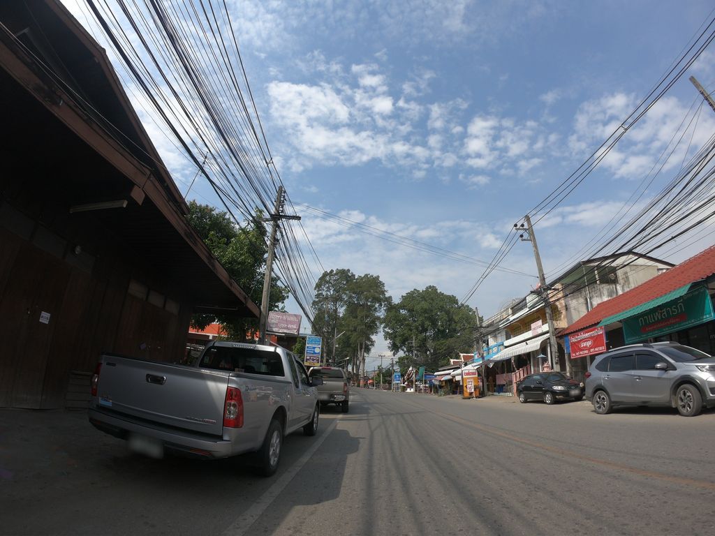 ภาพถนนตรงที่ 7ชามก๋วยเตี๋ยวเรือ X 7Novcafe ตั้งอยู่ ถ่ายโดย chanuwath_grab พ.ศ. 2562 (2019) · A street-level view of where 7ชามก๋วยเตี๋ยวเรือ X 7Novcafe stands, by chanuwath_grab in 2562 (2019)