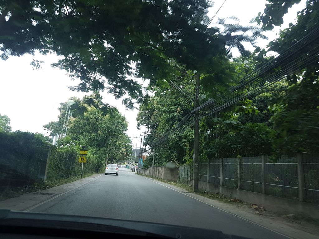 ภาพถนนตรงที่ PromtelChiangmai ตั้งอยู่ ถ่ายโดย ekkarin พ.ศ. 2561 (2018) · A street-level view of where PromtelChiangmai stands, by ekkarin in 2561 (2018)