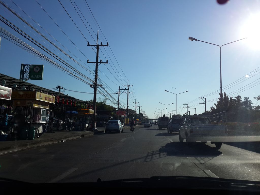 ภาพถนนตรงที่ ร้านครัวตามสั่ง ตั้งอยู่ ถ่ายโดย mishari พ.ศ. 2557 (2014) · A street-level view of where ร้านครัวตามสั่ง · Ran Khrua Tamsang stands, by mishari in 2557 (2014)