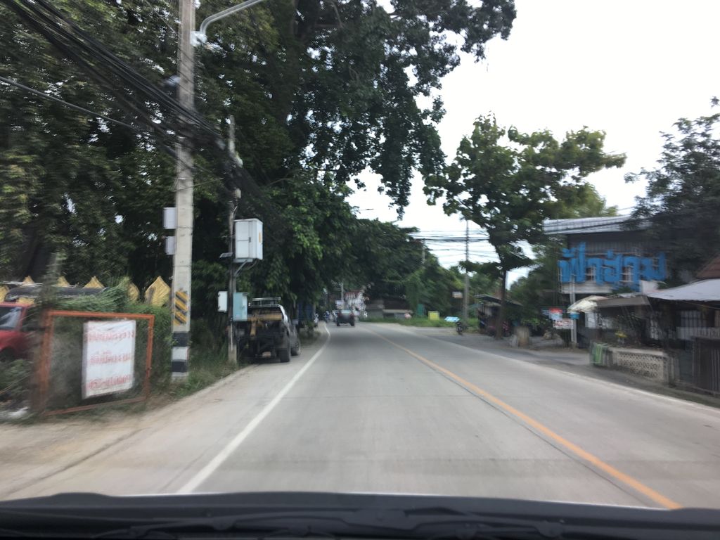 ภาพถนนตรงที่ สรศักดิ์การช่าง ตั้งอยู่ ถ่ายโดย wapriz พ.ศ. 2561 (2018) · A street-level view of where สรศักดิ์การช่าง · Sa Sak Kanchang stands, by wapriz in 2561 (2018)