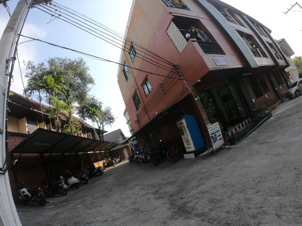 ภาพถนนตรงที่ Ayatana Hamlet and Spa ตั้งอยู่ ถ่ายโดย chanuwath_grab พ.ศ. 2562 (2019) · A street-level view of where Ayatana Hamlet and Spa stands, by chanuwath_grab in 2562 (2019)